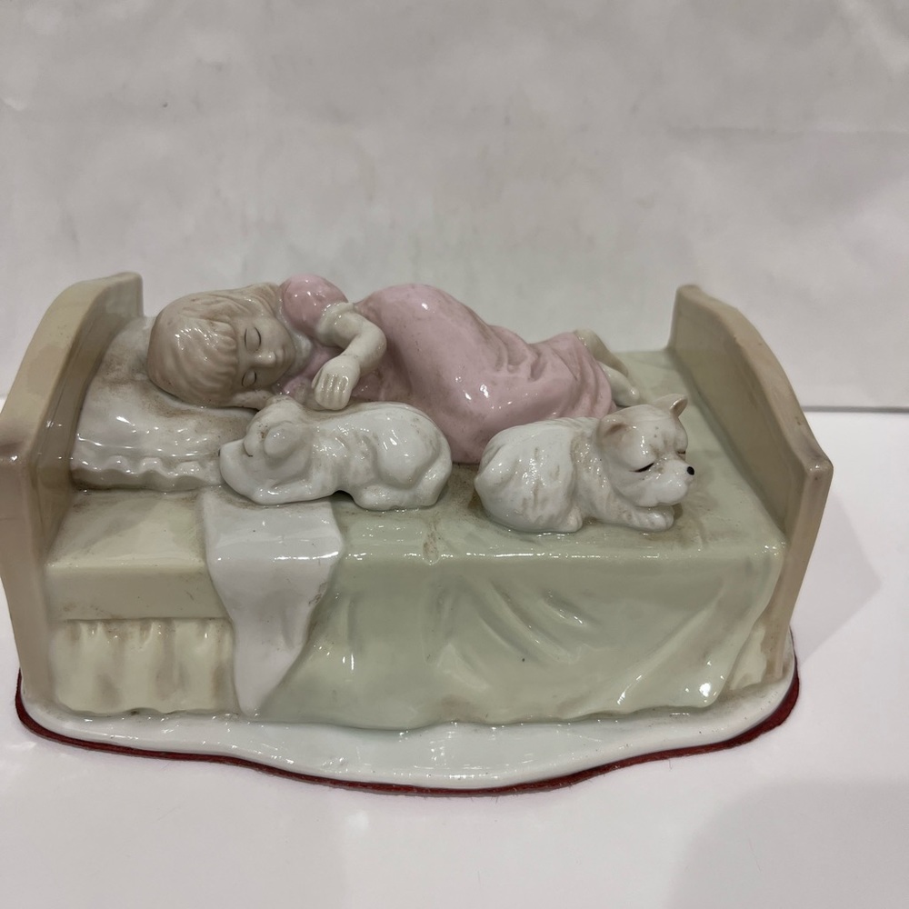 Vintage Simpson Giftware Porcelain Puppies On Bed